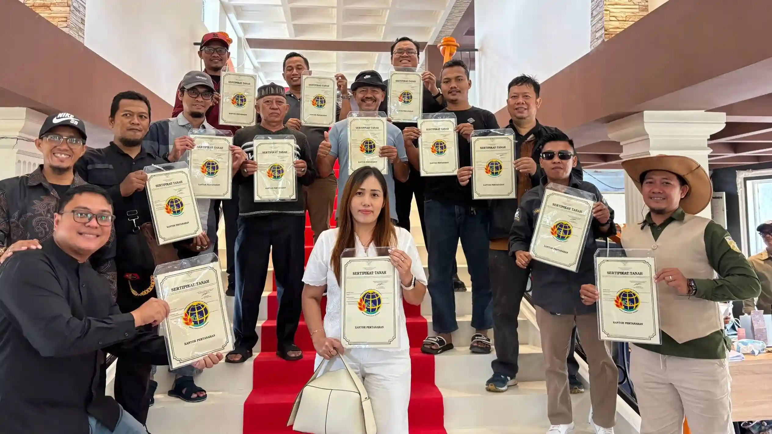 Tiang listrik antar kavling